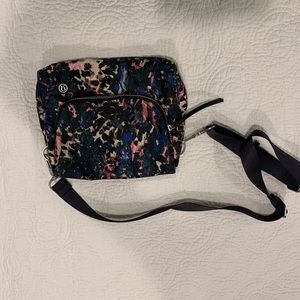 Lululemon crossbody travel purse
